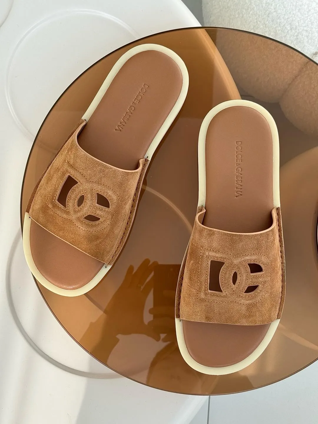 [DG*Dolce & Gabbana] P: 400💰 Size: 38-46 yards D&G/Dolce & Gabbana men’s DG hollow suede slippers FARFETCH original craftsmanship high-end quality
